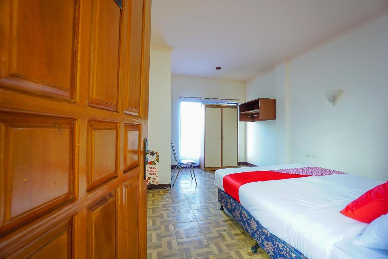 Oyo 2217 Galaxy Hotel Manado Zewnętrze zdjęcie